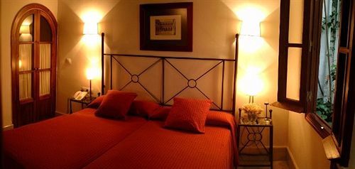 Nuea Giralda Hotel 2*