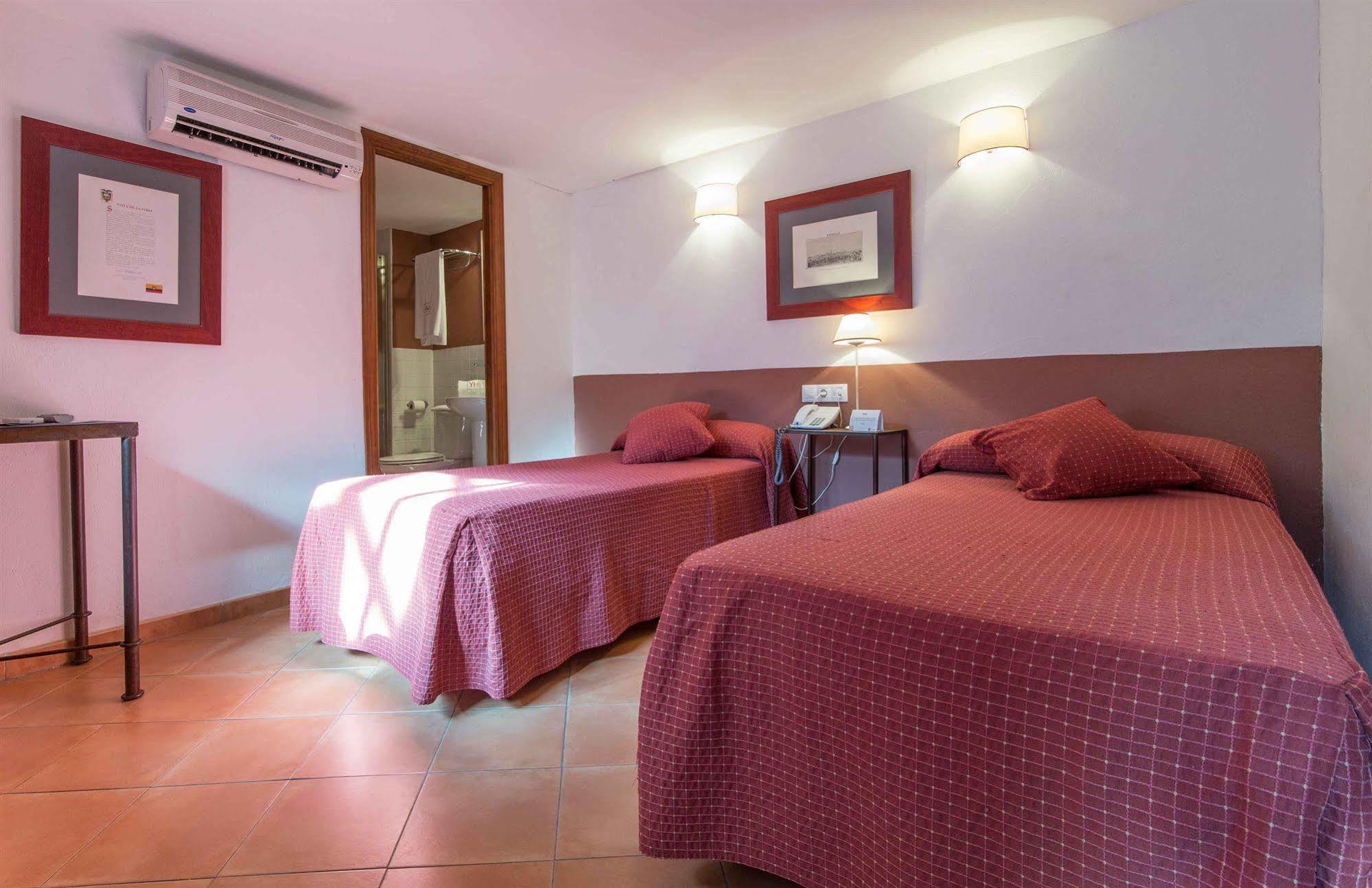 Hotel Nuea Giralda 2*