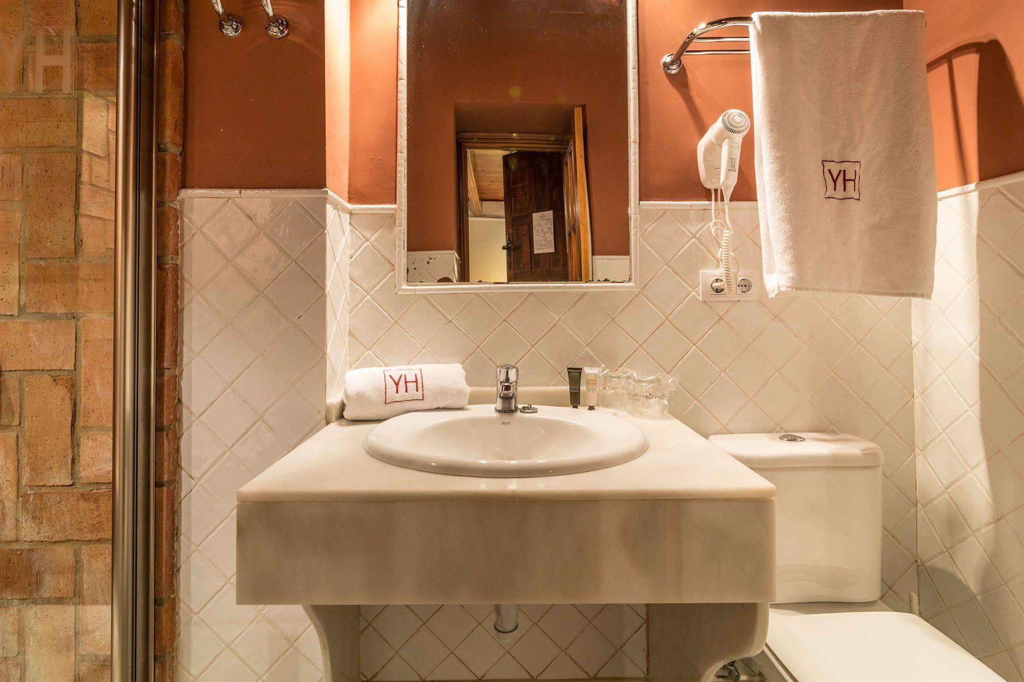Hotel Nuea Giralda 2*