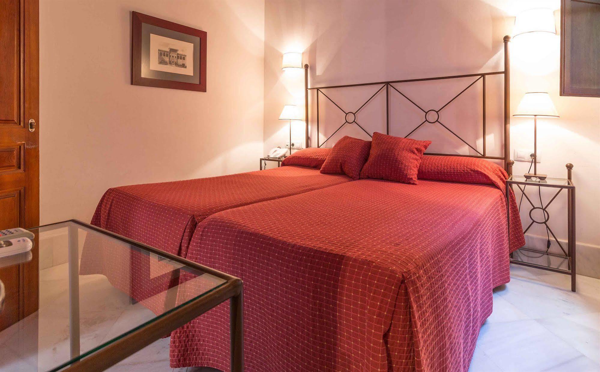 Nuea Giralda Hotel 2*