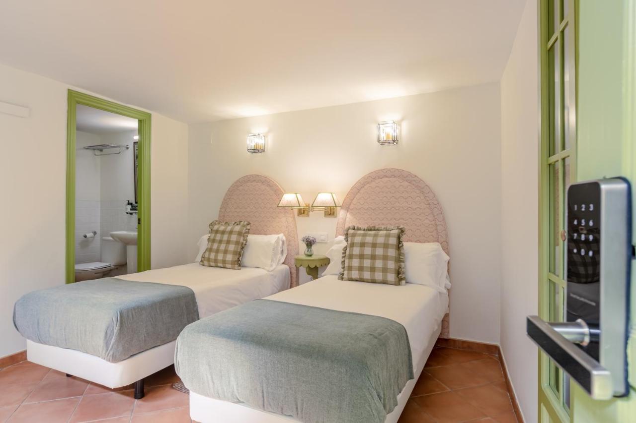 Nuea Giralda Hotel 2*