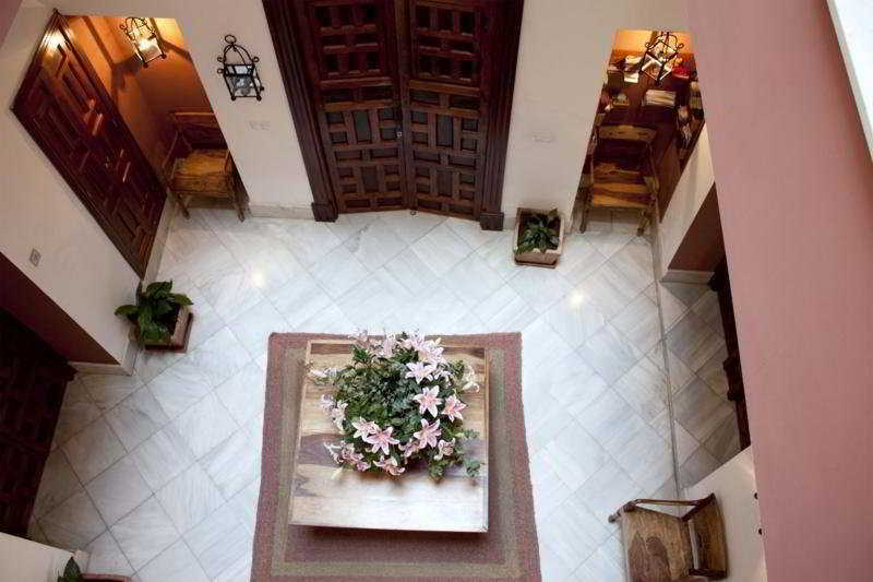 Nuea Giralda Hotel 2*