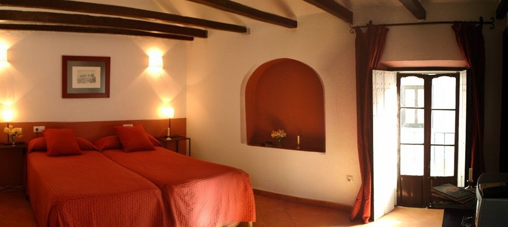 Hotel Nuea Giralda 2*